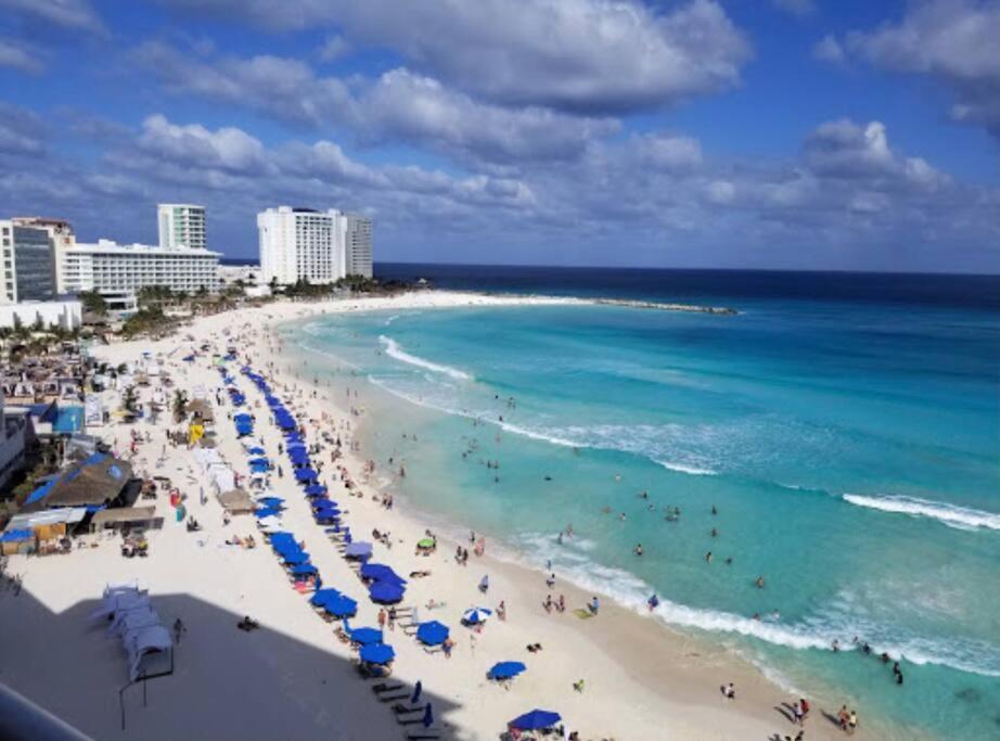 Beach Front Renewed Apartment كانكون المظهر الخارجي الصورة