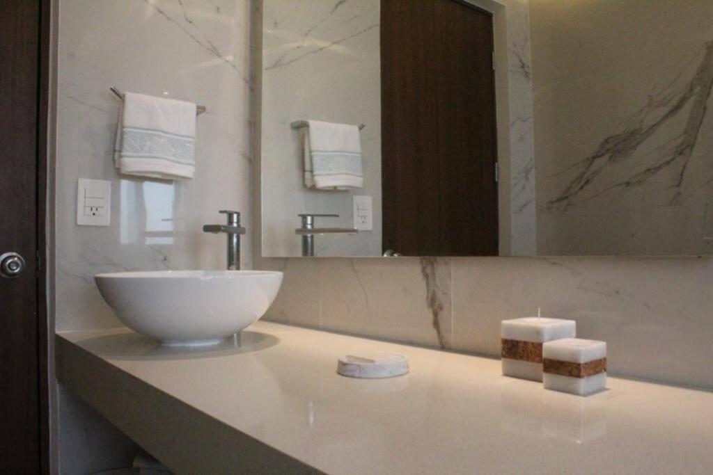 Beach Front Renewed Apartment كانكون المظهر الخارجي الصورة