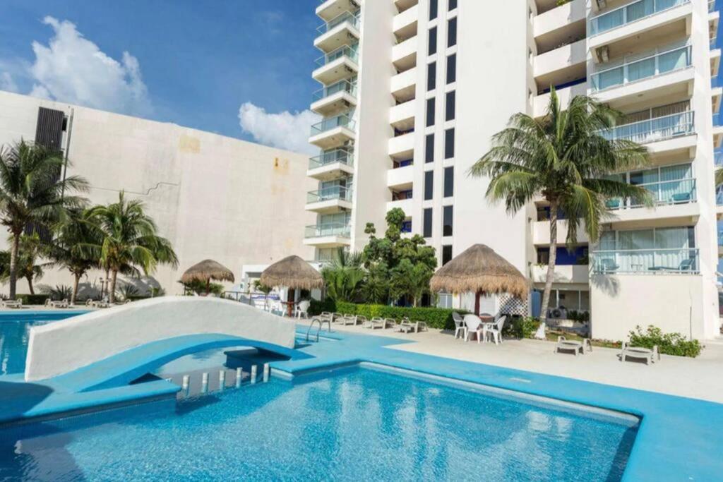 Beach Front Renewed Apartment كانكون المظهر الخارجي الصورة