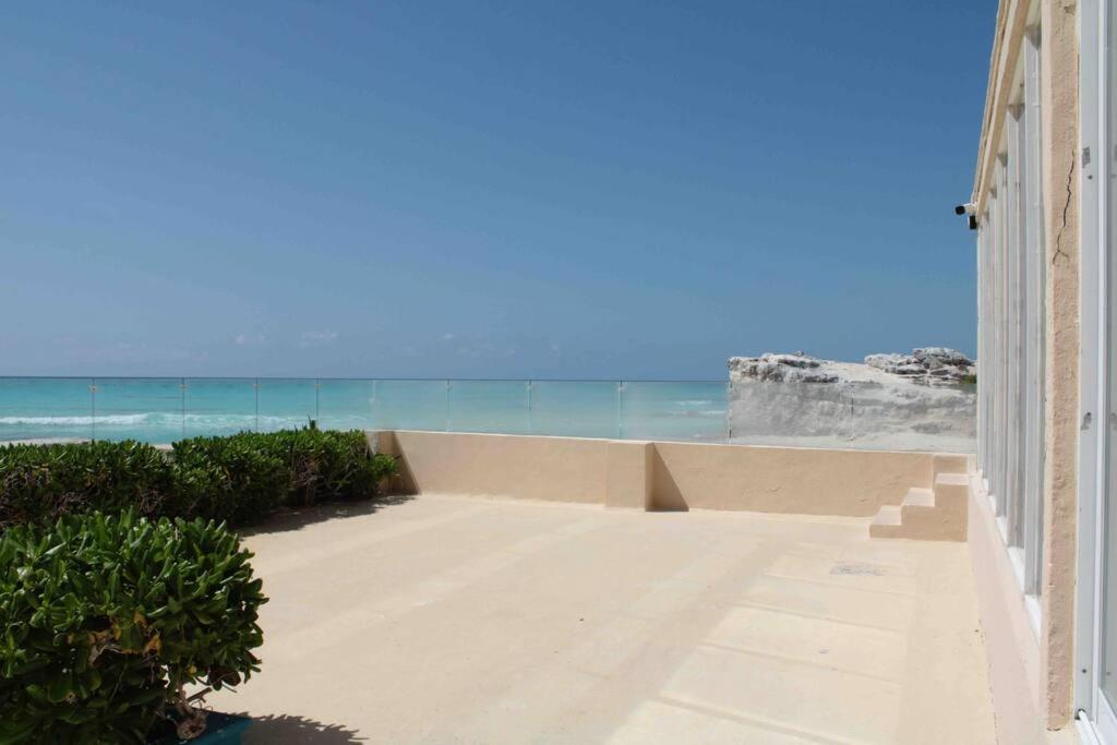 Beach Front Renewed Apartment كانكون المظهر الخارجي الصورة